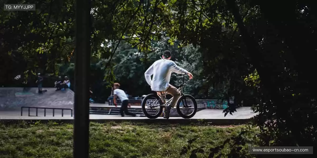 📺高清直播，零时差狂欢！锁定屏幕，不错过每一个绝杀瞬间！